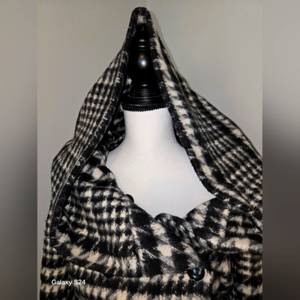 Zara Basic Black And White Patterned Coat - image 8